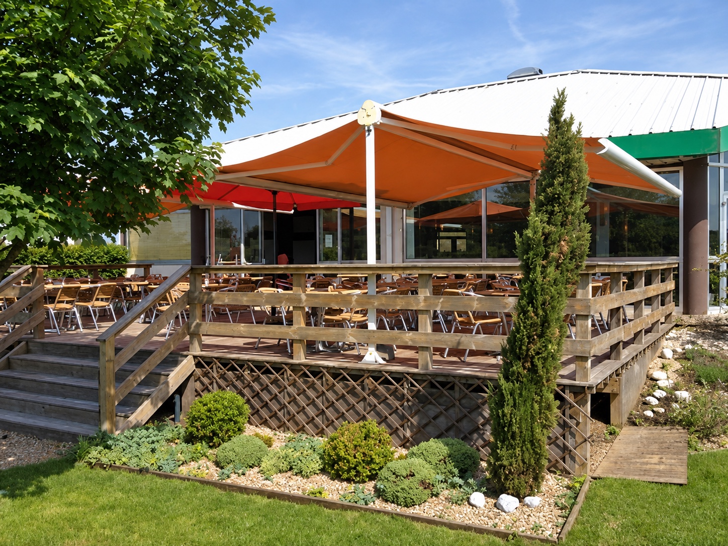 Un verre en terrasse au restaurant du golf de Metz, face au parcours